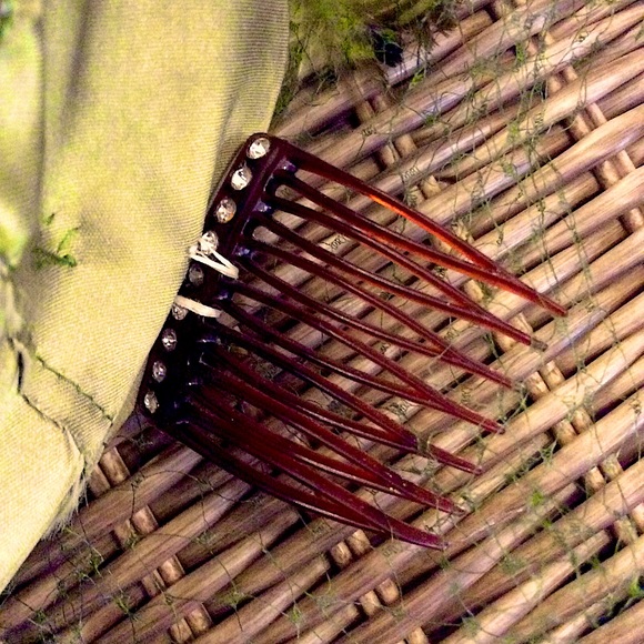 Beautiful Vintage Moss Green Fascinator - Picture 3 of 4